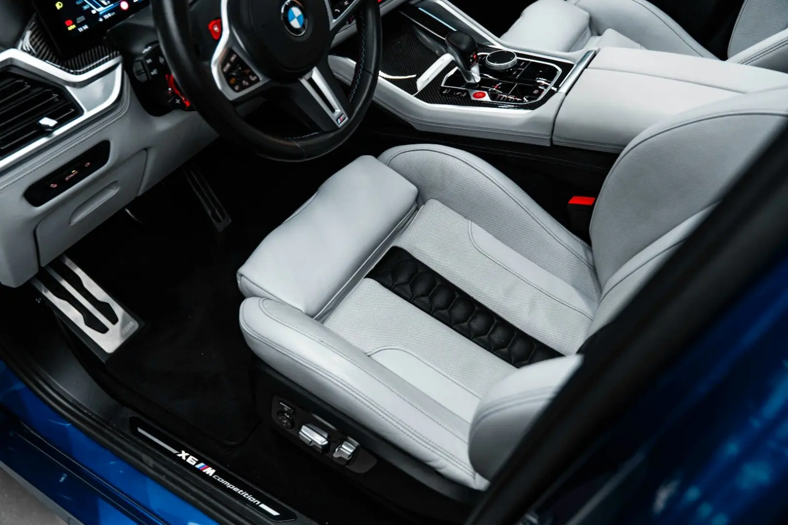 X6 M Competition Massage B&W Carbon