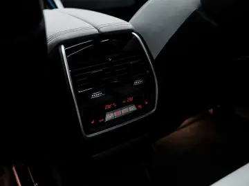 X6 M Competition Massage B&W Carbon