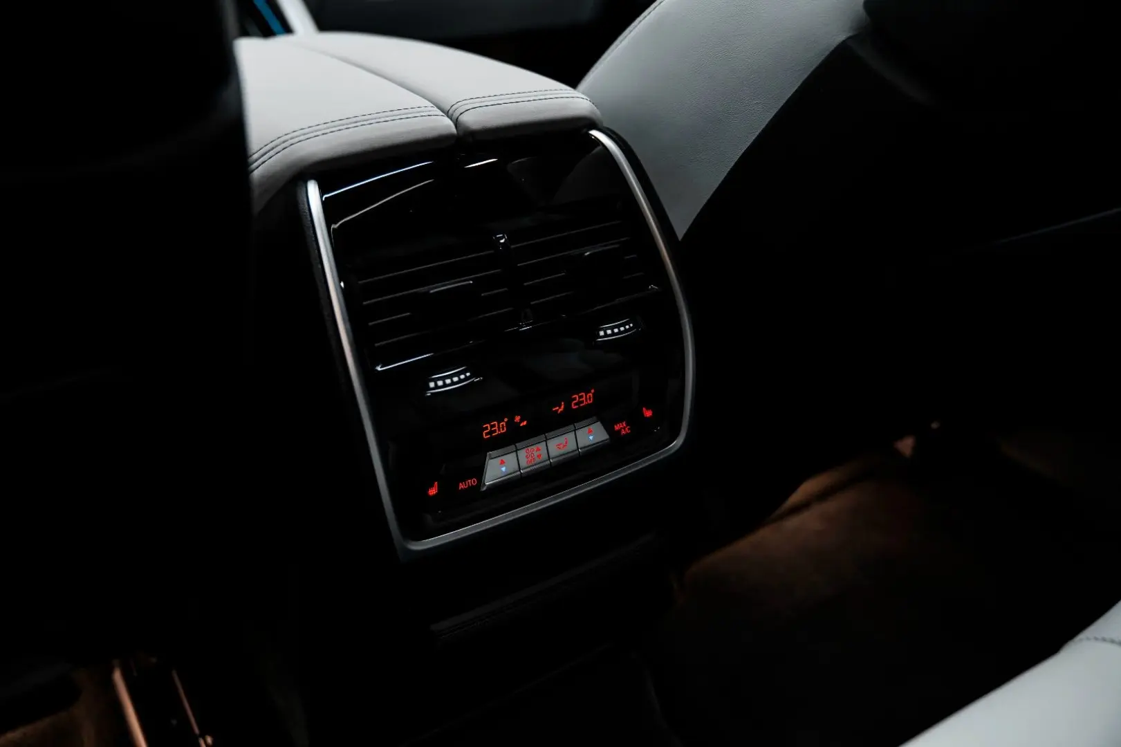 X6 M Competition Massage B&W Carbon