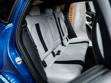 X6 M Competition Massage B&W Carbon