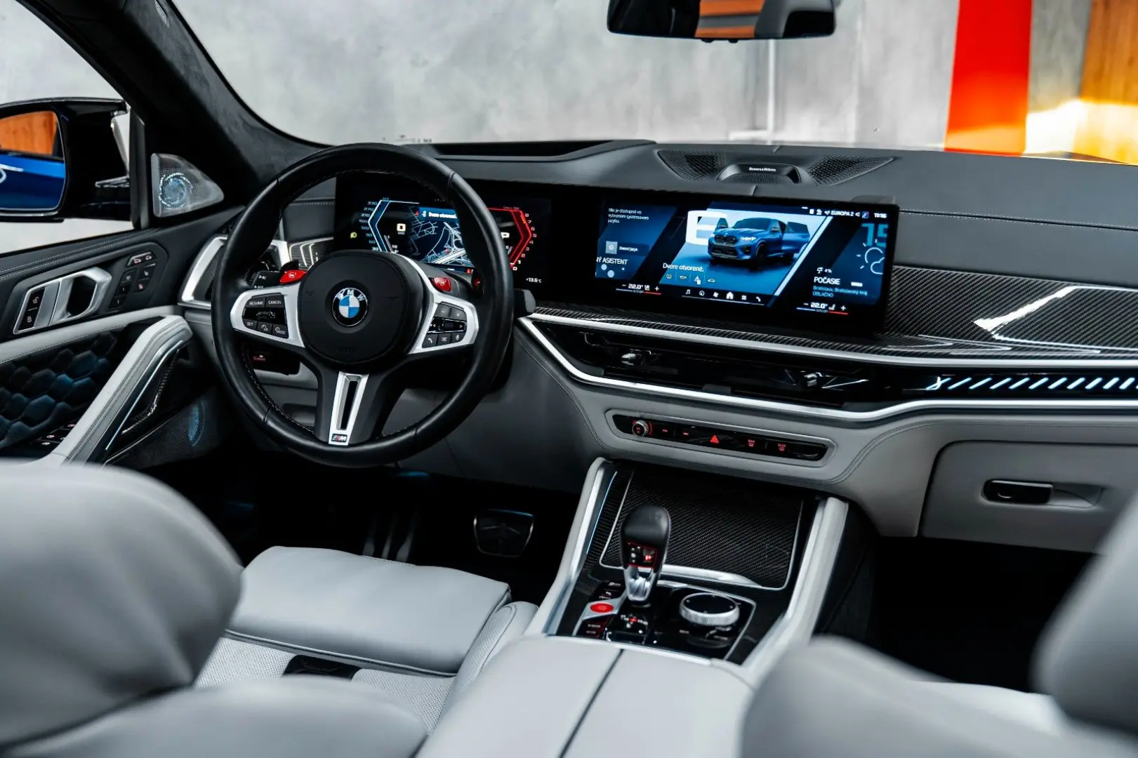 X6 M Competition Massage B&W Carbon
