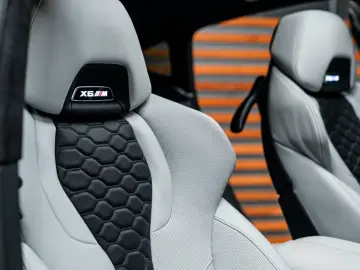 X6 M Competition Massage B&W Carbon