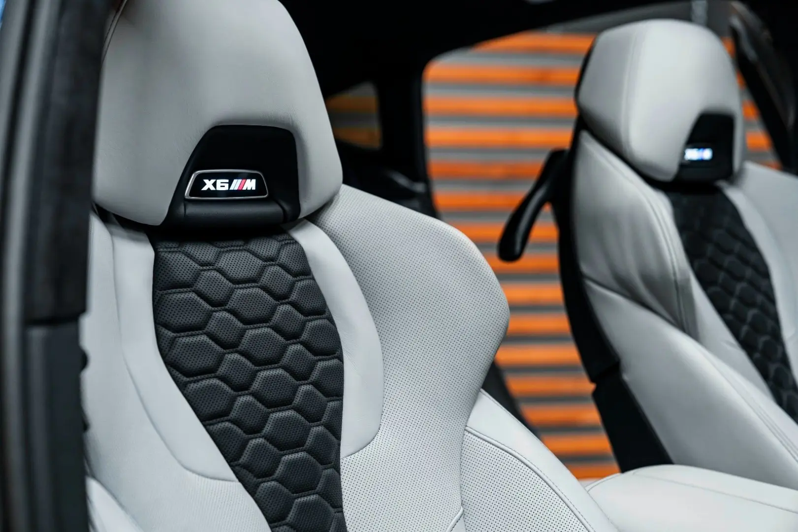 X6 M Competition Massage B&W Carbon