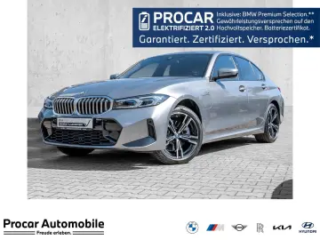 330e xDrive M Sport HUD RFK NAVI Standh. LED LM