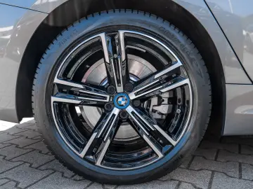 330e xDrive M Sport HUD RFK NAVI Standh. LED LM