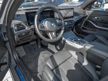 330e xDrive M Sport HUD RFK NAVI Standh. LED LM