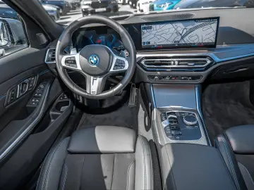 330e xDrive M Sport HUD RFK NAVI Standh. LED LM