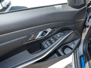 330e xDrive M Sport HUD RFK NAVI Standh. LED LM