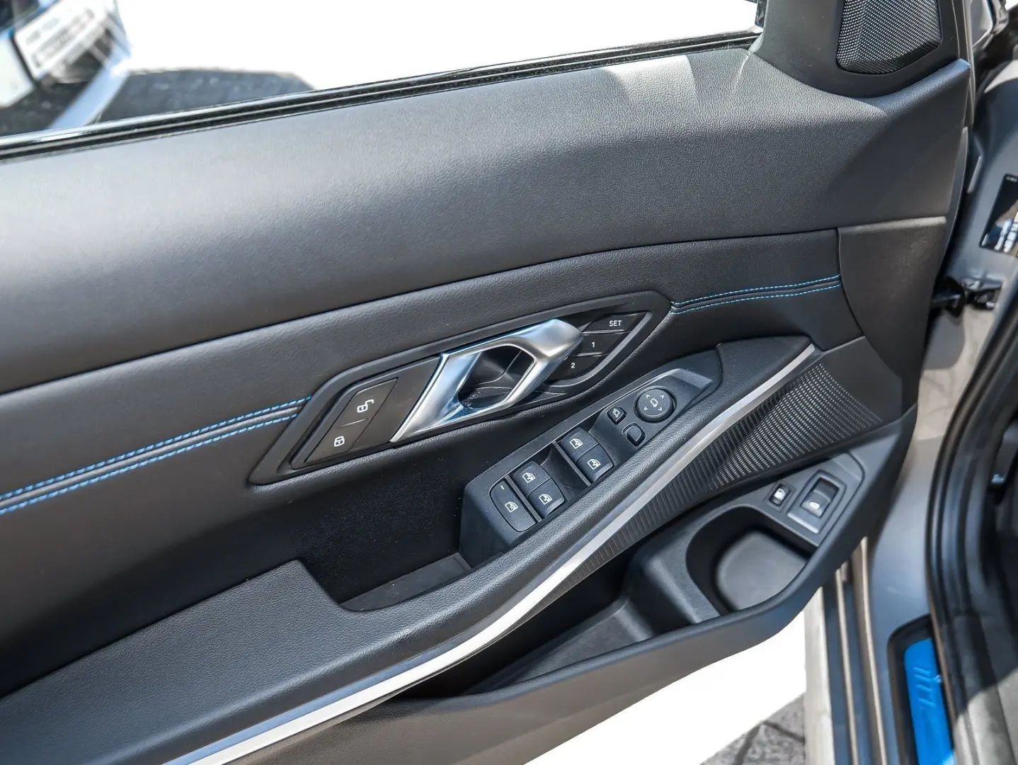 330e xDrive M Sport HUD RFK NAVI Standh. LED LM