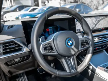 330e xDrive M Sport HUD RFK NAVI Standh. LED LM