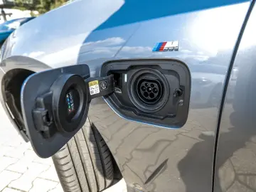 330e xDrive M Sport HUD RFK NAVI Standh. LED LM