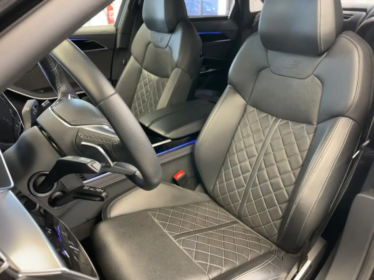 Audi A8 50 TDI quattro Head-Up Pano HD