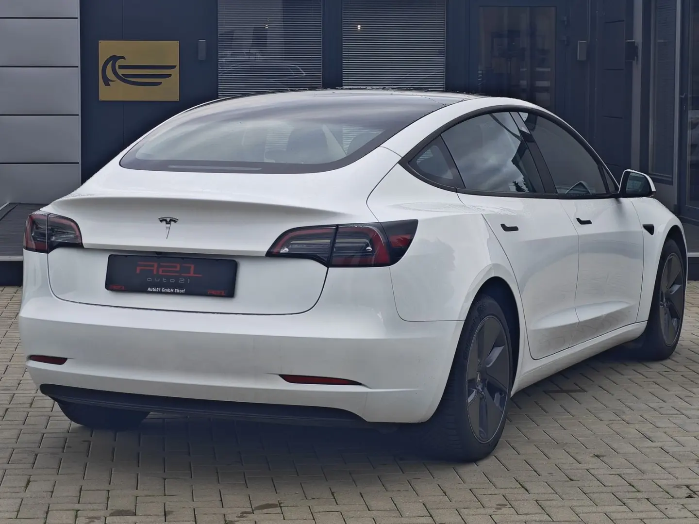 Model 3 RWD BASIS  Autopilot 360  Pano