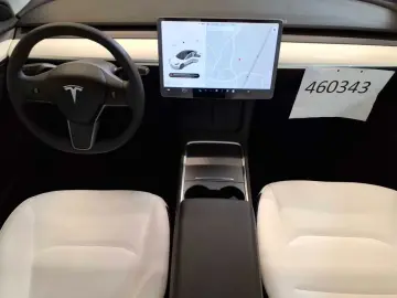 Model 3 Langstreckenbatt. Allradantrieb