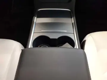 Model 3 Langstreckenbatt. Allradantrieb