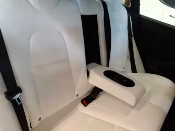 Model 3 Langstreckenbatt. Allradantrieb