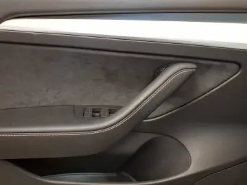 Model 3 Langstreckenbatt. Allradantrieb