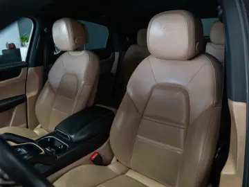 Porsche Cayenne Coupe E-Hybrid Stoc