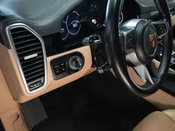 Porsche Cayenne Coupe E-Hybrid Stoc