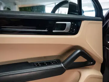 Porsche Cayenne Coupe E-Hybrid Stoc