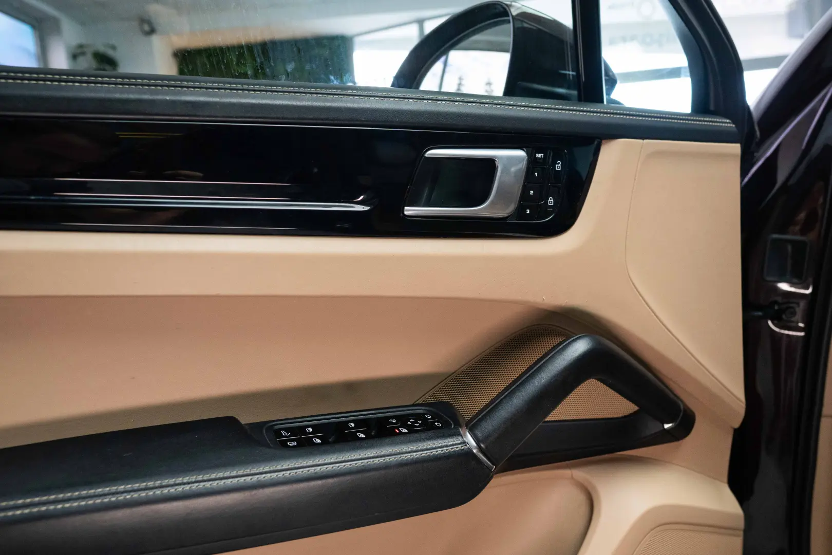 Porsche Cayenne Coupe E-Hybrid Stoc