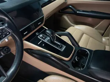 Porsche Cayenne Coupe E-Hybrid Stoc
