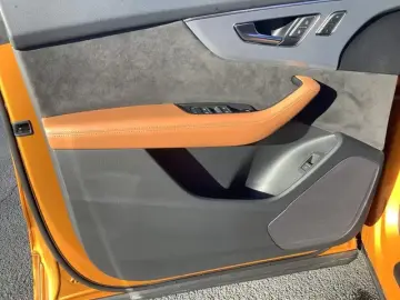 Audi RSQ8 TFSI quattro Matrix LED