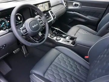 Sorento Platinum 4WD Plug-In Pano BOSE 360 Belüf