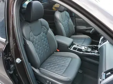 Sorento Platinum 4WD Plug-In Pano BOSE 360 Belüf