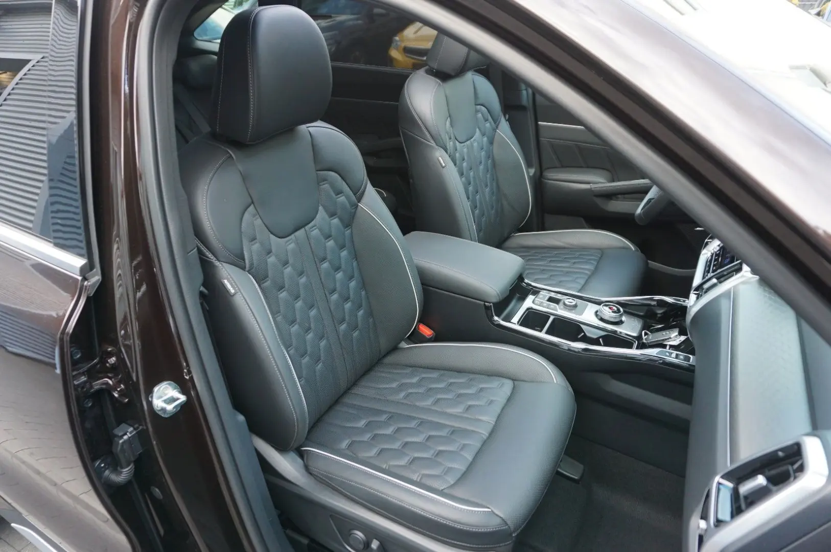 Sorento Platinum 4WD Plug-In Pano BOSE 360 Belüf