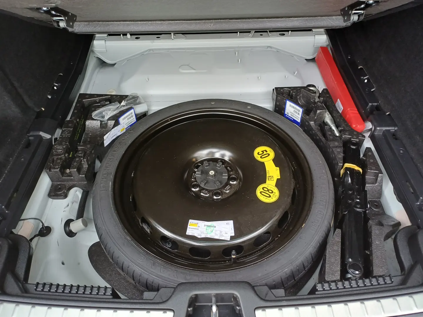VOLVO V60 2.0 B4 D MHEV 197HP MOMENTUM
