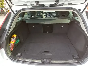 VOLVO V60 2.0 B4 D MHEV 197HP MOMENTUM