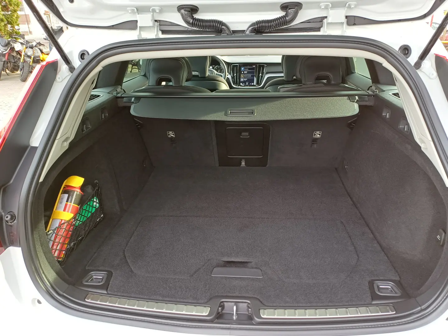 VOLVO V60 2.0 B4 D MHEV 197HP MOMENTUM