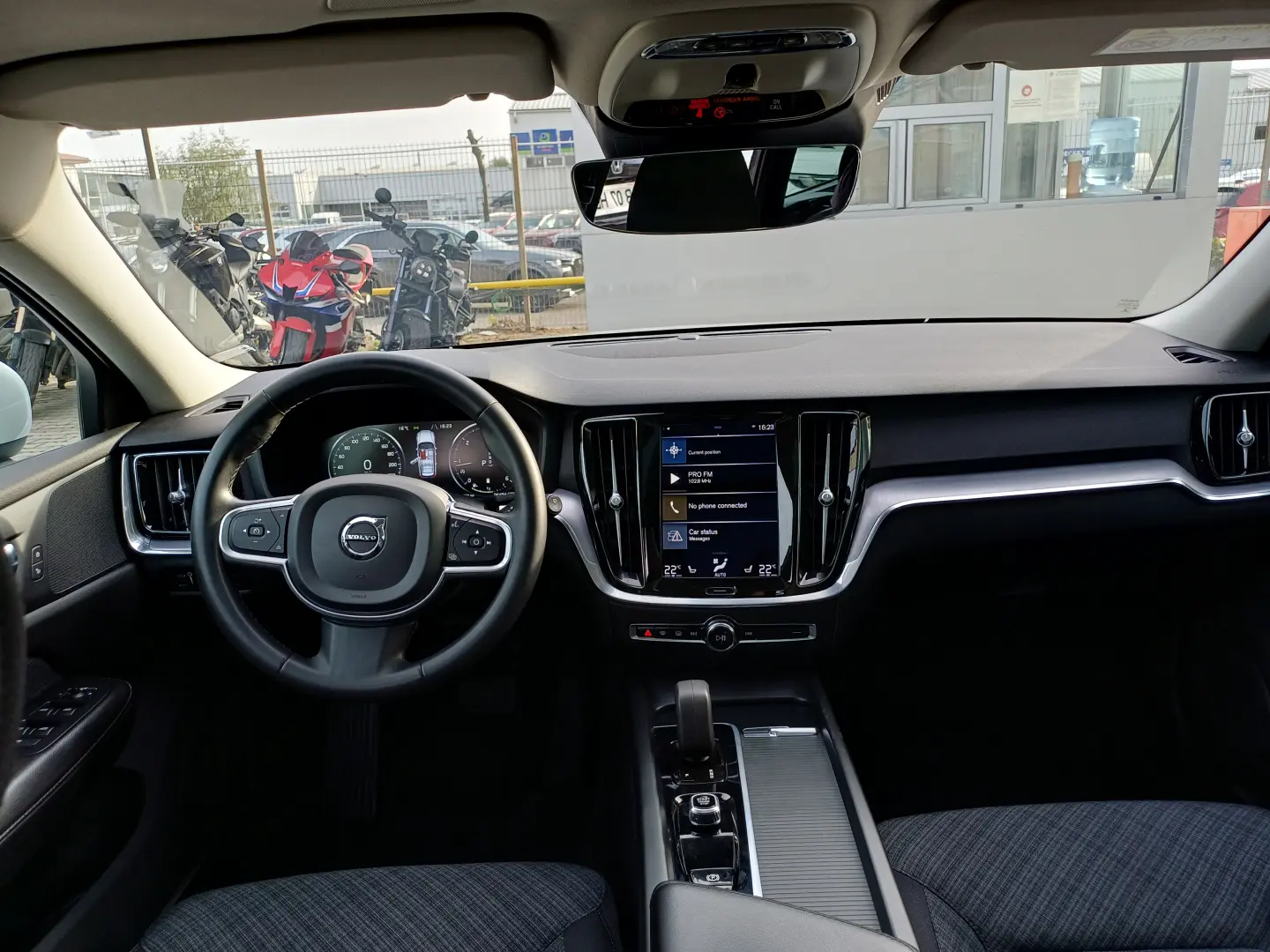VOLVO V60 2.0 B4 D MHEV 197HP MOMENTUM