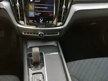 VOLVO V60 2.0 B4 D MHEV 197HP MOMENTUM