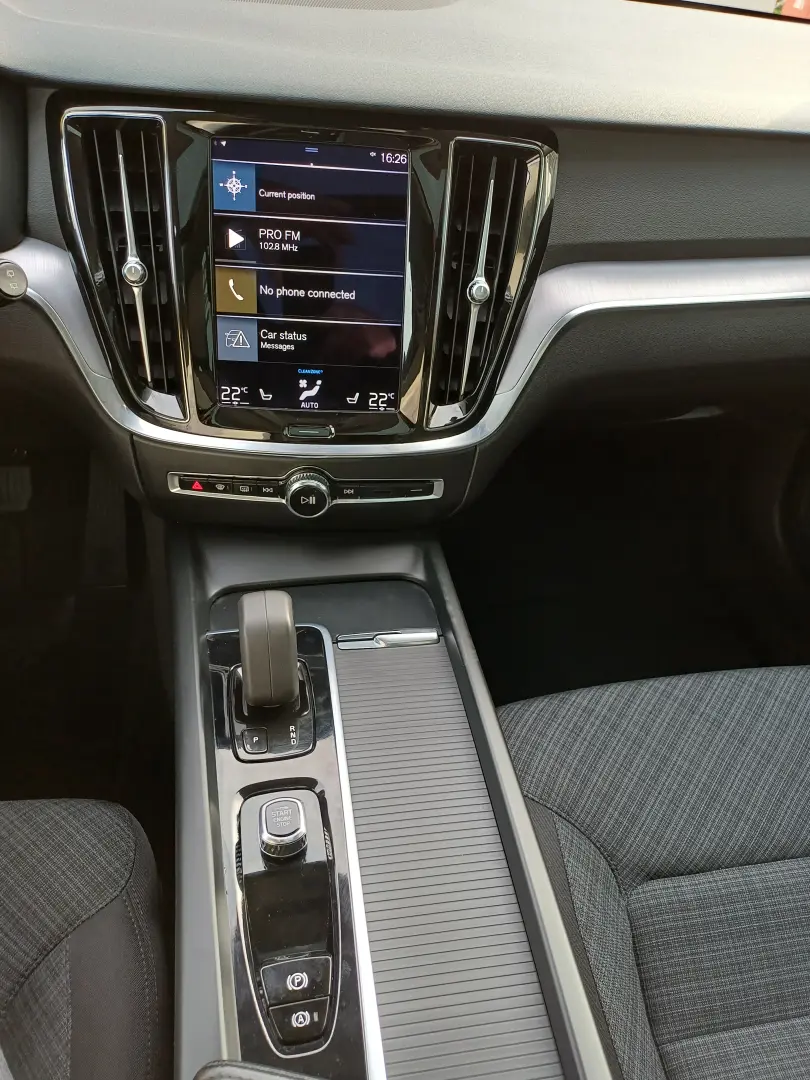 VOLVO V60 2.0 B4 D MHEV 197HP MOMENTUM