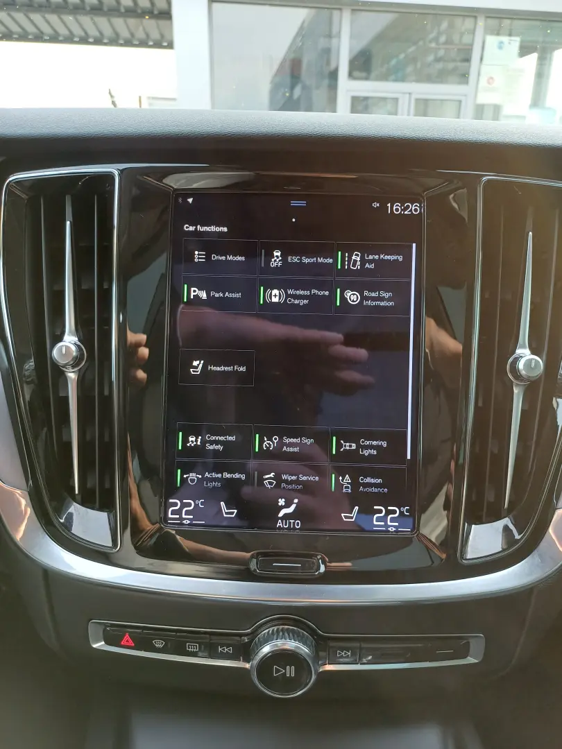 VOLVO V60 2.0 B4 D MHEV 197HP MOMENTUM