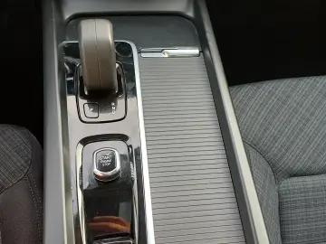 VOLVO V60 2.0 B4 D MHEV 197HP MOMENTUM