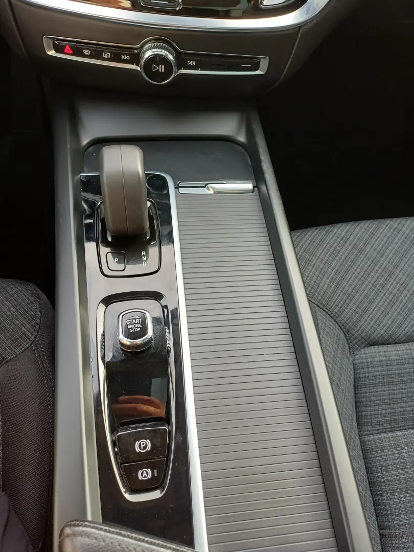 VOLVO V60 2.0 B4 D MHEV 197HP MOMENTUM