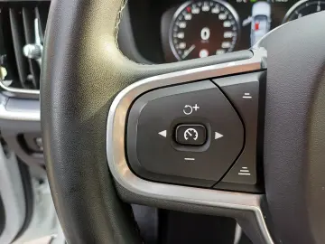 VOLVO V60 2.0 B4 D MHEV 197HP MOMENTUM