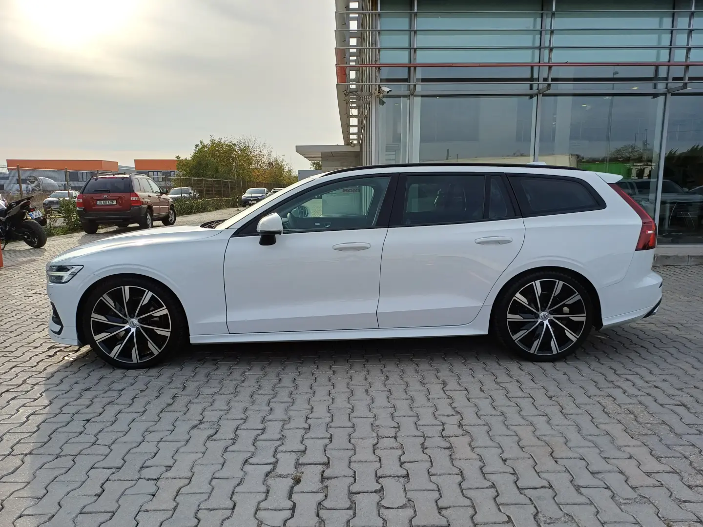 VOLVO V60 2.0 B4 D MHEV 197HP MOMENTUM