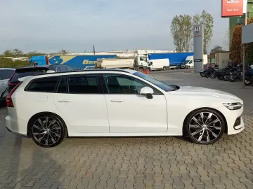 VOLVO V60 2.0 B4 D MHEV 197HP MOMENTUM