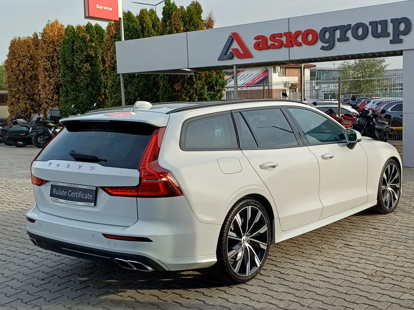 VOLVO V60 2.0 B4 D MHEV 197HP MOMENTUM