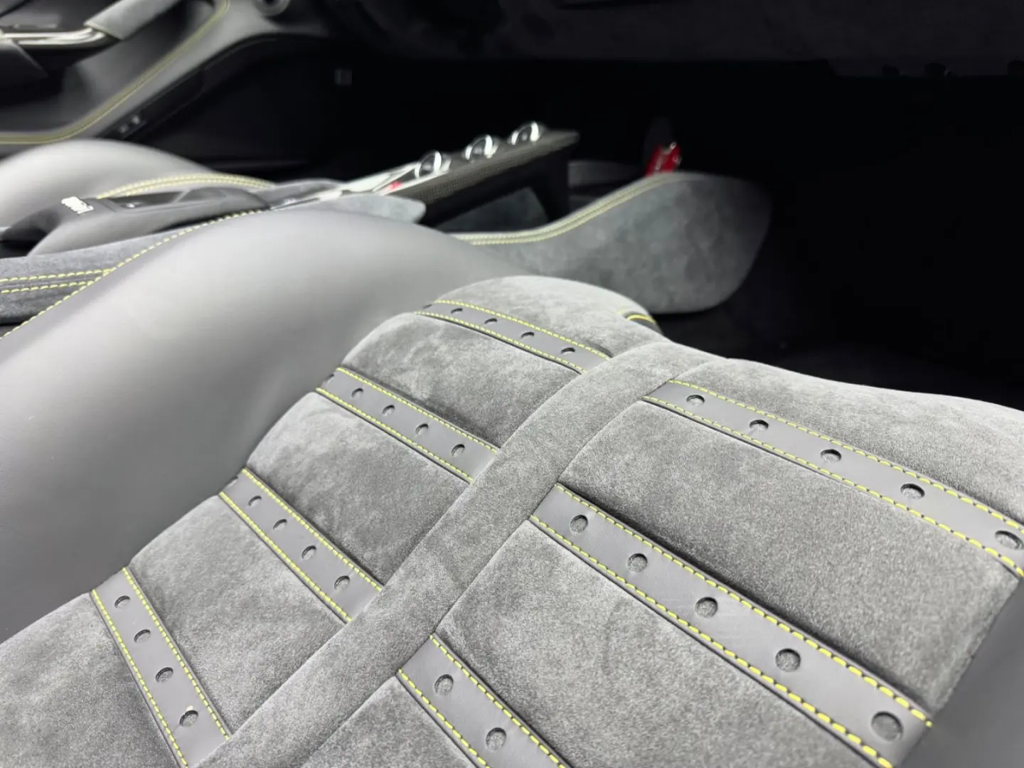 F8 Spider VIOLA JBL CARBON P-DISPLAY ALCANTARA