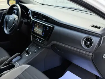 Toyota Auris 1.8 L VVT-i Hybrid