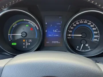 Toyota Auris 1.8 L VVT-i Hybrid