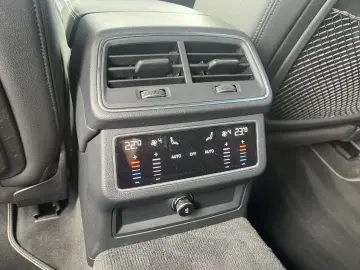 Audi A6 Limuzina 40 TDI S line AHK Navi