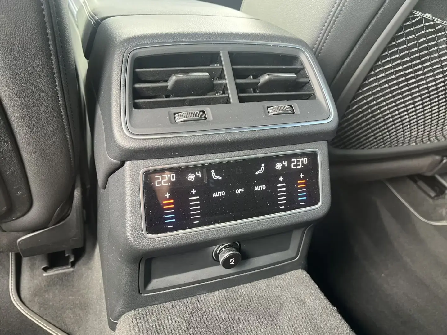 Audi A6 Limuzina 40 TDI S line AHK Navi