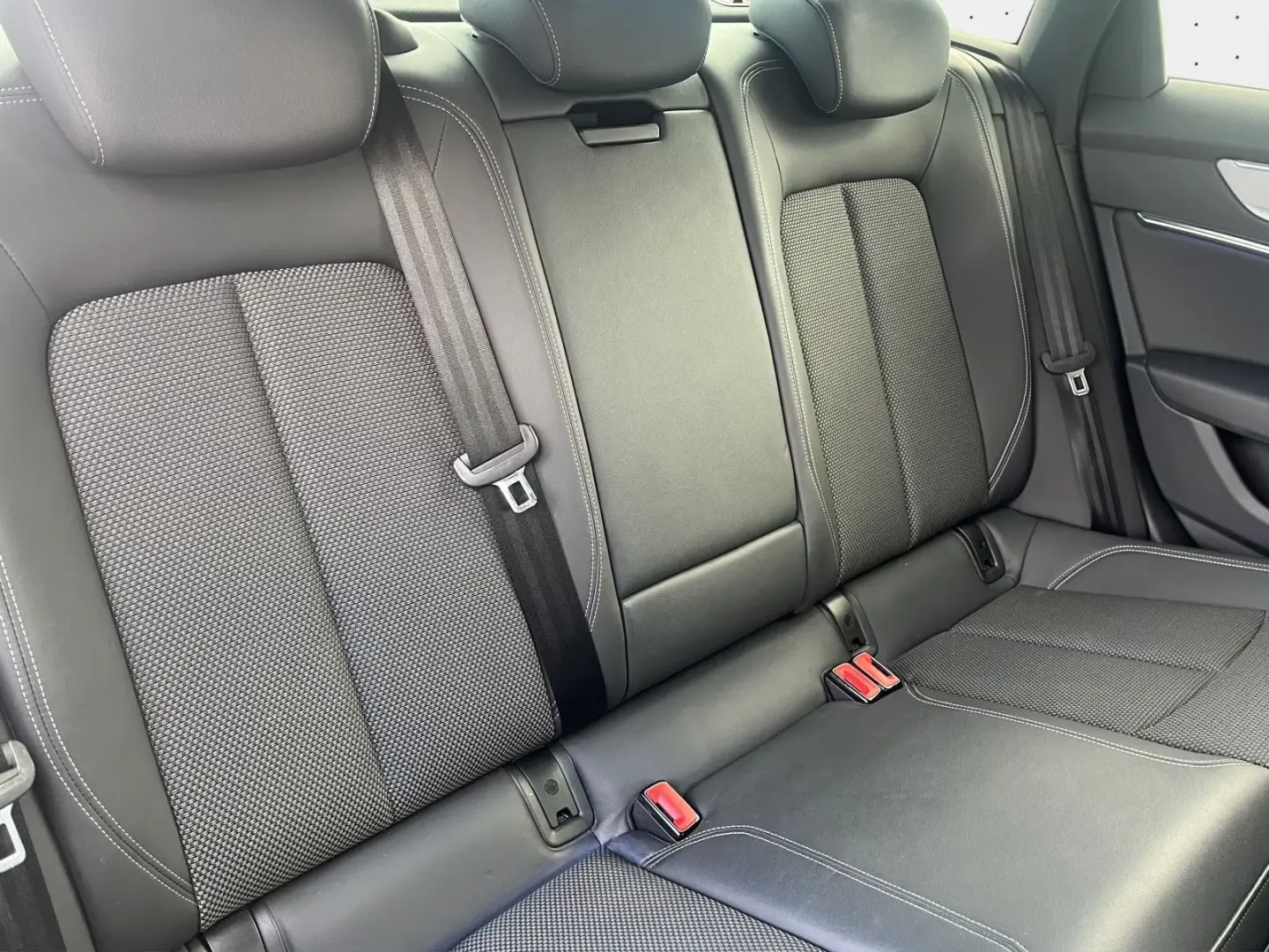 Audi A6 Limuzina 40 TDI S line AHK Navi