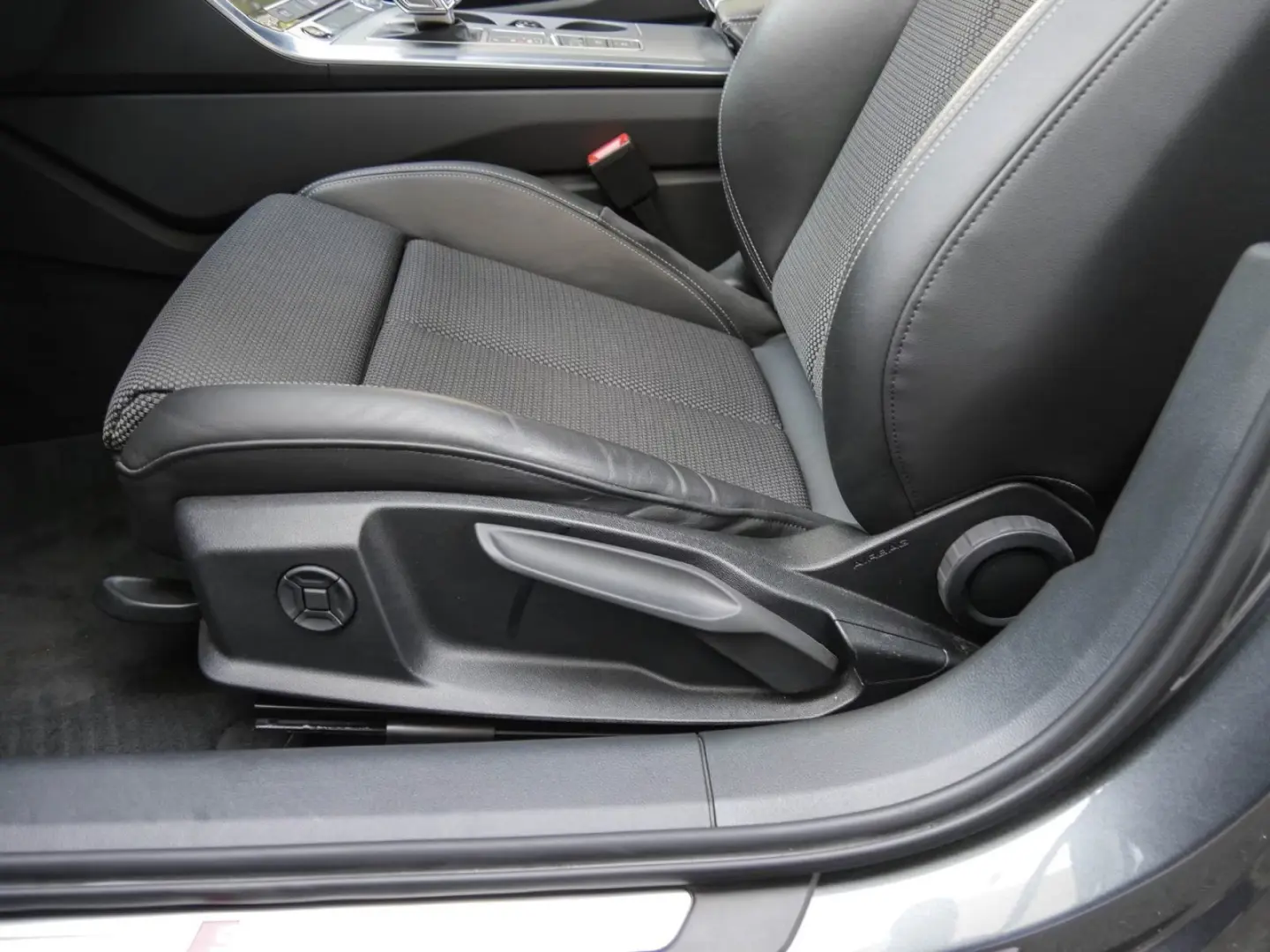 Audi A6 Limuzina 50 TFSI și quattro sport S-Line